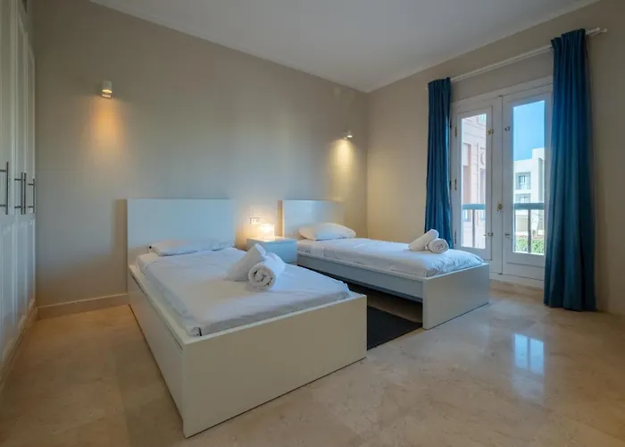 2br New Marina Bliss • Cozy Centered Daire