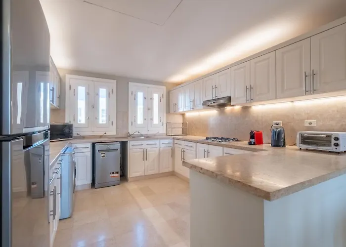 2br New Marina Bliss • Cozy Centered